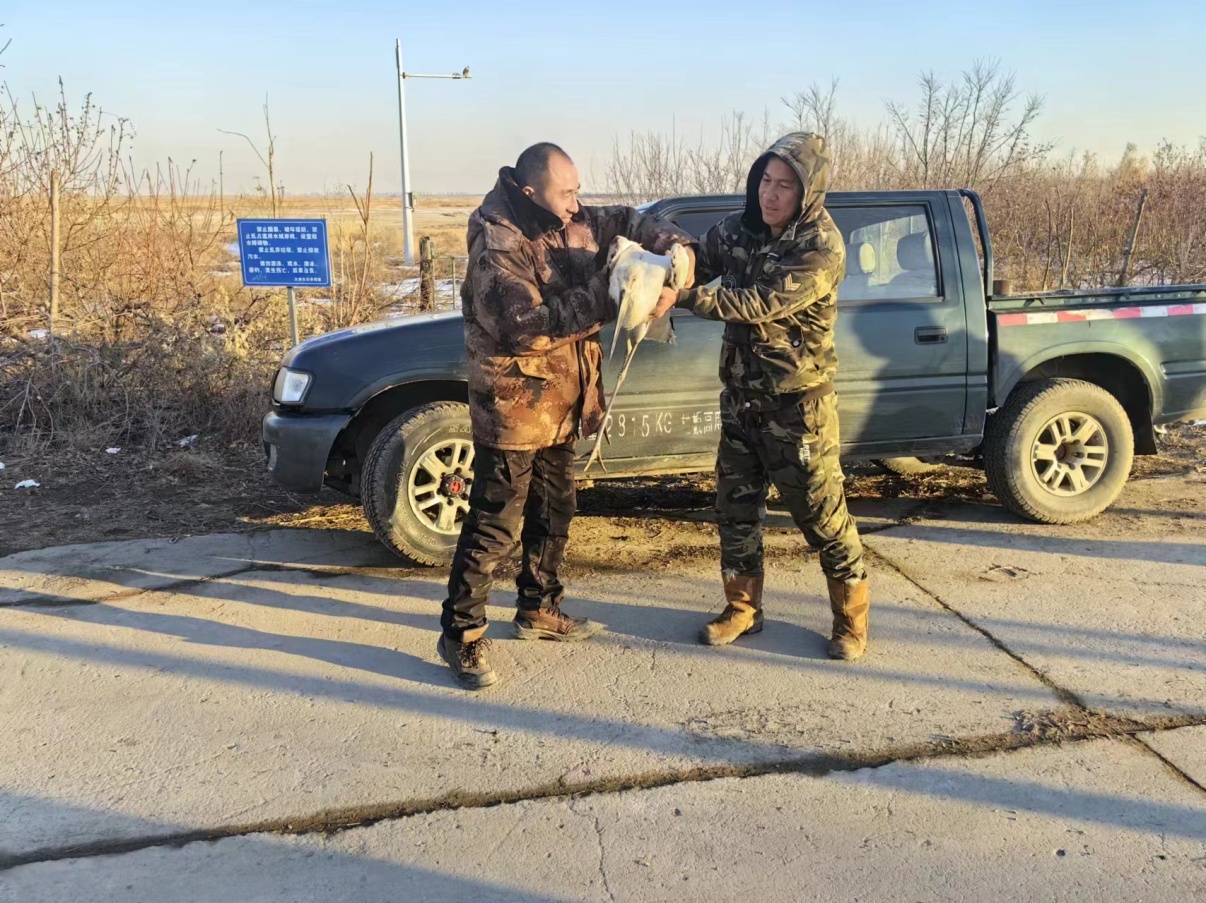 守护路上的两小时  铸就湿地爱心屏障